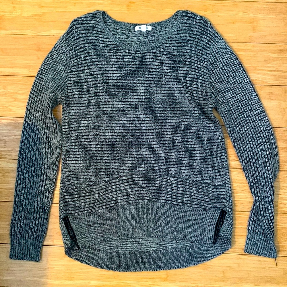 Stylish Black and White Striped Sweater! Size Large.